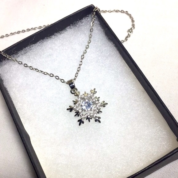 🍏50% OFF/3+...Snowflake Pendant Necklace - Picture 4 of 8